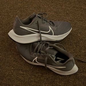 Nike Air Zoom Pegasus 38. Size 7.5. Barley worn!! Grey